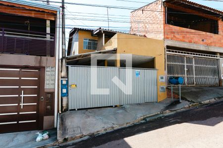 Casa à venda com 165m², 4 quartos e 2 vagasFachada