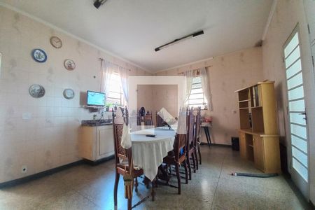 Casa à venda com 218m², 3 quartos e 1 vaga Casa à venda com 218m², 3 quartos e 1 vagaSala de Jantar