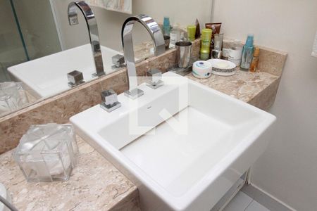 Casa para alugar com 400m², 4 quartos e 5 vagasBanheiro da Suíte 2