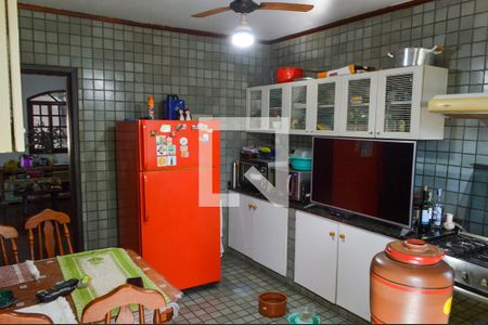 Casa à venda com 100m², 4 quartos e 2 vagas Casa à venda com 100m², 4 quartos e 2 vagasCozinha