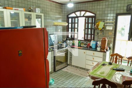 Casa à venda com 100m², 4 quartos e 2 vagas Casa à venda com 100m², 4 quartos e 2 vagasCozinha