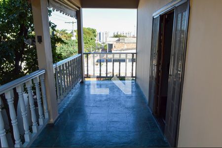 Casa à venda com 100m², 4 quartos e 2 vagas Casa à venda com 100m², 4 quartos e 2 vagasVaranda da Suíte 2