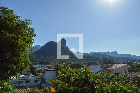 Casa à venda com 100m², 4 quartos e 2 vagas Casa à venda com 100m², 4 quartos e 2 vagasVista da Varanda