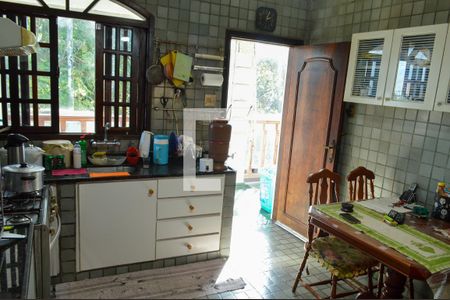 Casa à venda com 100m², 4 quartos e 2 vagas Casa à venda com 100m², 4 quartos e 2 vagasCozinha