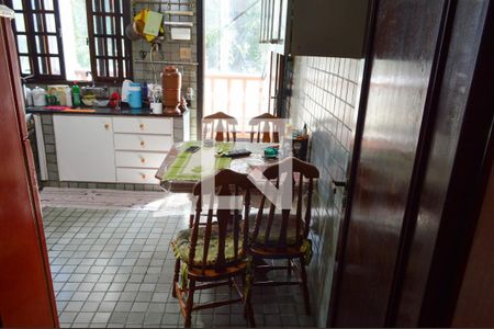 Casa à venda com 100m², 4 quartos e 2 vagas Casa à venda com 100m², 4 quartos e 2 vagasCozinha