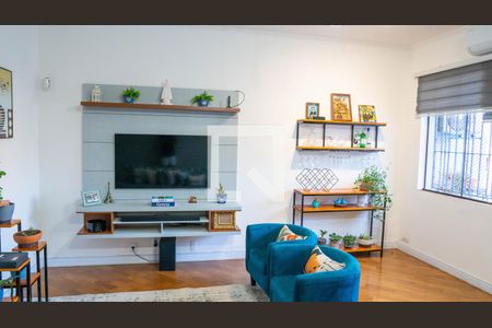 Casa à venda com 194m², 4 quartos e 3 vagas Casa à venda com 194m², 4 quartos e 3 vagasSala