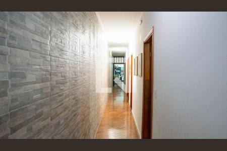 Casa à venda com 194m², 4 quartos e 3 vagas Casa à venda com 194m², 4 quartos e 3 vagasCorredor