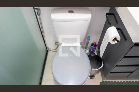 Casa à venda com 194m², 4 quartos e 3 vagas Casa à venda com 194m², 4 quartos e 3 vagasBanheiro