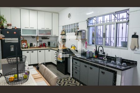 Casa à venda com 194m², 4 quartos e 3 vagas Casa à venda com 194m², 4 quartos e 3 vagasCozinha