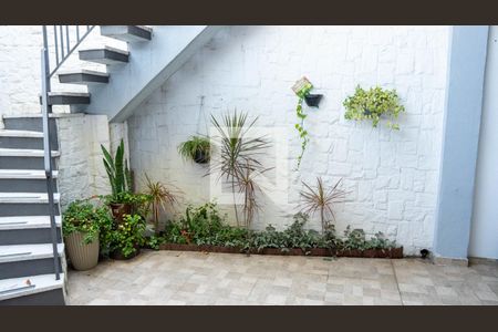 Casa à venda com 194m², 4 quartos e 3 vagas Casa à venda com 194m², 4 quartos e 3 vagasEscada externa