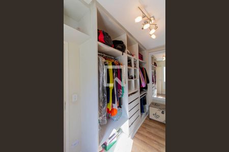 Casa de condomínio à venda com 98m², 2 quartos e 2 vagasCloset  