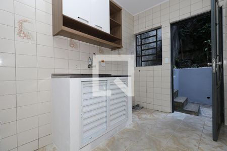 Cozinha de casa para alugar com 1 quarto, 40m² em Jardim das Bandeiras, São Paulo