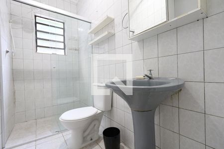 Banheiro de casa para alugar com 1 quarto, 40m² em Jardim das Bandeiras, São Paulo