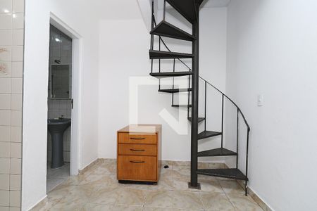 Sala de casa para alugar com 1 quarto, 40m² em Jardim das Bandeiras, São Paulo