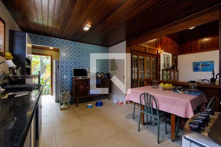 Casa de condomínio à venda com 160m², 4 quartos e 2 vagas Casa de condomínio à venda com 160m², 4 quartos e 2 vagasCozinha