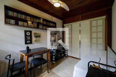 Casa de condomínio à venda com 160m², 4 quartos e 2 vagas Casa de condomínio à venda com 160m², 4 quartos e 2 vagasQuarto 2