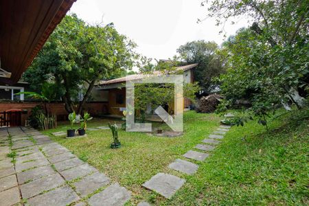 Casa de condomínio à venda com 160m², 4 quartos e 2 vagas Casa de condomínio à venda com 160m², 4 quartos e 2 vagasQuintal