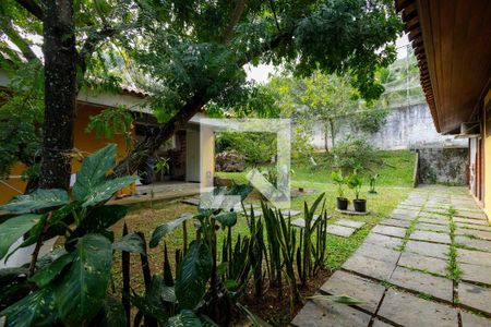 Casa de condomínio à venda com 160m², 4 quartos e 2 vagas Casa de condomínio à venda com 160m², 4 quartos e 2 vagasQuintal