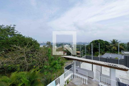 Casa de condomínio à venda com 160m², 4 quartos e 2 vagas Casa de condomínio à venda com 160m², 4 quartos e 2 vagasVista
