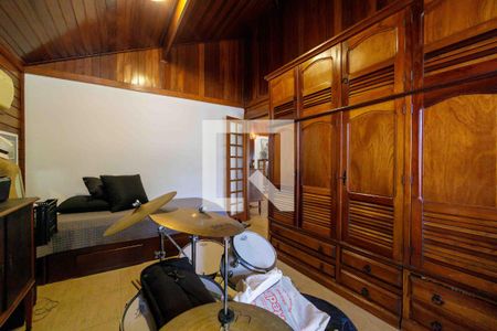 Casa de condomínio à venda com 160m², 4 quartos e 2 vagas Casa de condomínio à venda com 160m², 4 quartos e 2 vagasQuarto 1