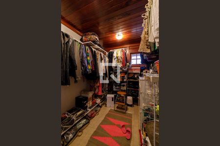 Casa de condomínio à venda com 160m², 4 quartos e 2 vagas Casa de condomínio à venda com 160m², 4 quartos e 2 vagasCloset Suite 1