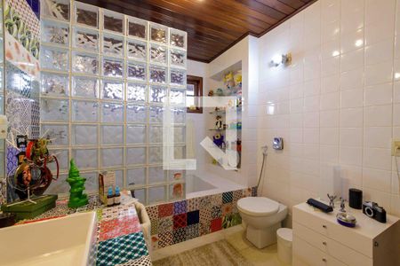 Casa de condomínio à venda com 160m², 4 quartos e 2 vagas Casa de condomínio à venda com 160m², 4 quartos e 2 vagasBanheiro Suite 1