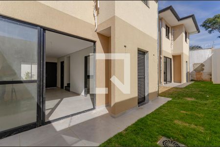 Casa de condomínio à venda com 120m², 4 quartos e 2 vagas Casa de condomínio à venda com 120m², 4 quartos e 2 vagasQuintal