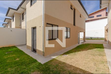 Casa de condomínio à venda com 120m², 4 quartos e 2 vagas Casa de condomínio à venda com 120m², 4 quartos e 2 vagasQuintal