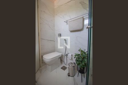 Apartamento à venda com 140m², 3 quartos e 2 vagas Apartamento à venda com 140m², 3 quartos e 2 vagasBanheiro da Suíte