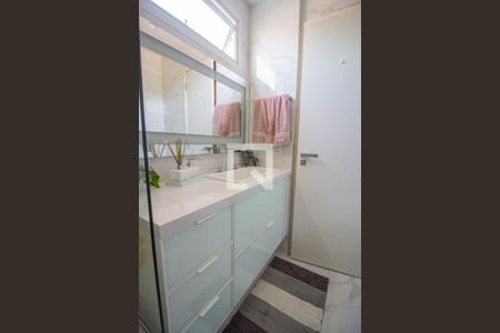 Apartamento à venda com 140m², 3 quartos e 2 vagas Apartamento à venda com 140m², 3 quartos e 2 vagasBanheiro da Suíte