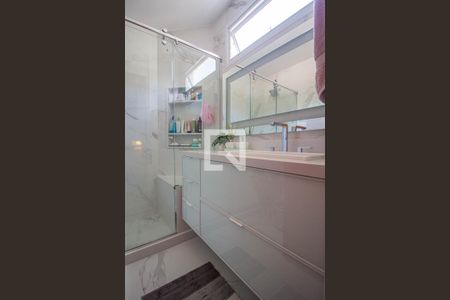 Apartamento à venda com 140m², 3 quartos e 2 vagas Apartamento à venda com 140m², 3 quartos e 2 vagasBanheiro da Suíte