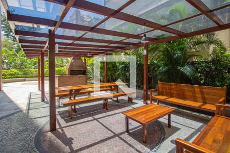 Apartamento à venda com 140m², 3 quartos e 2 vagas Apartamento à venda com 140m², 3 quartos e 2 vagasÁrea comum - Churrasqueira