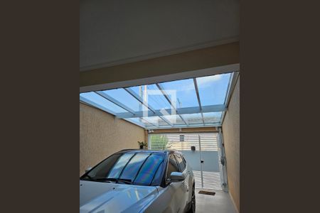 Casa à venda com 104m², 3 quartos e 2 vagas Casa à venda com 104m², 3 quartos e 2 vagasFachada
