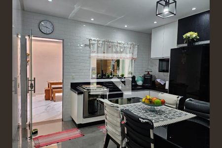 Casa à venda com 104m², 3 quartos e 2 vagas Casa à venda com 104m², 3 quartos e 2 vagasCozinha