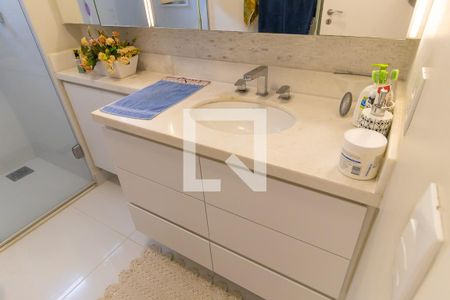 Apartamento à venda com 181m², 4 quartos e 3 vagas Apartamento à venda com 181m², 4 quartos e 3 vagasBanheiro da suíte 1