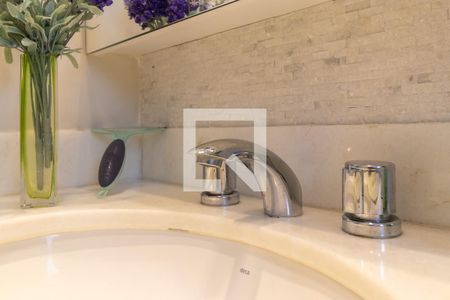 Apartamento à venda com 181m², 4 quartos e 3 vagas Apartamento à venda com 181m², 4 quartos e 3 vagasBanheiro da suíte 2