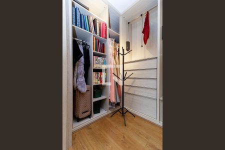 Casa de condomínio à venda com 550m², 4 quartos e 7 vagas Casa de condomínio à venda com 550m², 4 quartos e 7 vagasSuíte 1 - Closet
