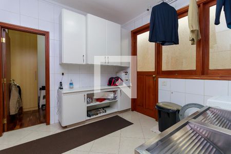 Casa de condomínio à venda com 550m², 4 quartos e 7 vagas Casa de condomínio à venda com 550m², 4 quartos e 7 vagasÁrea de Serviço