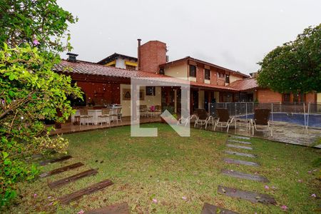 Casa de condomínio à venda com 550m², 4 quartos e 7 vagas Casa de condomínio à venda com 550m², 4 quartos e 7 vagasÁrea Externa