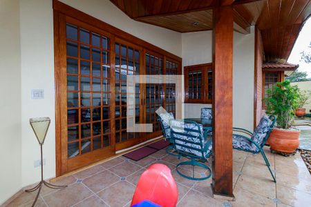 Casa de condomínio à venda com 550m², 4 quartos e 7 vagas Casa de condomínio à venda com 550m², 4 quartos e 7 vagasÁrea Externa