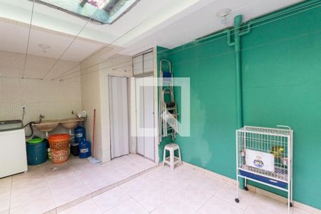 Casa à venda com 70m², 2 quartos e 1 vagaQuintal