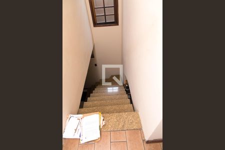 Casa à venda com 330m², 3 quartos e 3 vagasEscada