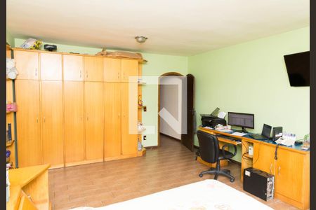 Casa à venda com 330m², 3 quartos e 3 vagasQuarto Suíte