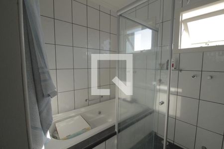 Casa à venda com 180m², 4 quartos e 4 vagasBanheiro da Suíte