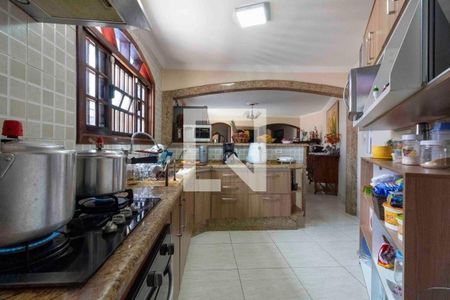 Casa à venda com 280m², 4 quartos e 6 vagas