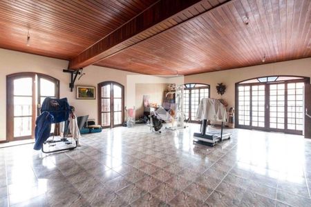 Casa à venda com 280m², 4 quartos e 6 vagas