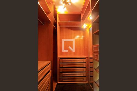 Casa à venda com 229m², 3 quartos e 2 vagas Casa à venda com 229m², 3 quartos e 2 vagasCloset da suíte