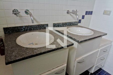 Casa à venda com 229m², 3 quartos e 2 vagas Casa à venda com 229m², 3 quartos e 2 vagasBanheiro