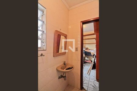 Casa à venda com 229m², 3 quartos e 2 vagas Casa à venda com 229m², 3 quartos e 2 vagasEdícula - banheiro