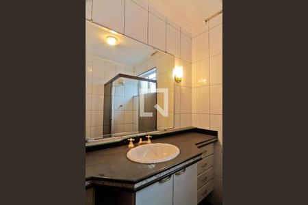 Casa à venda com 229m², 3 quartos e 2 vagas Casa à venda com 229m², 3 quartos e 2 vagasBanheiro da Suíte